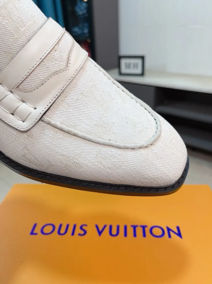 Ex-factory price 720🌹🌹High version [LV] Louis Vuitton's popular casual leather shoes🎖Fashionable and elegant🎖🎖Material: Original imported open-edge beaded cowhide, washed cowhide leather lining, original open-molded rubber outsole, high-end and classy, ​​elegant quality, instantly transforming into a handsome man ❤❤Standard\nNumber: 38-44